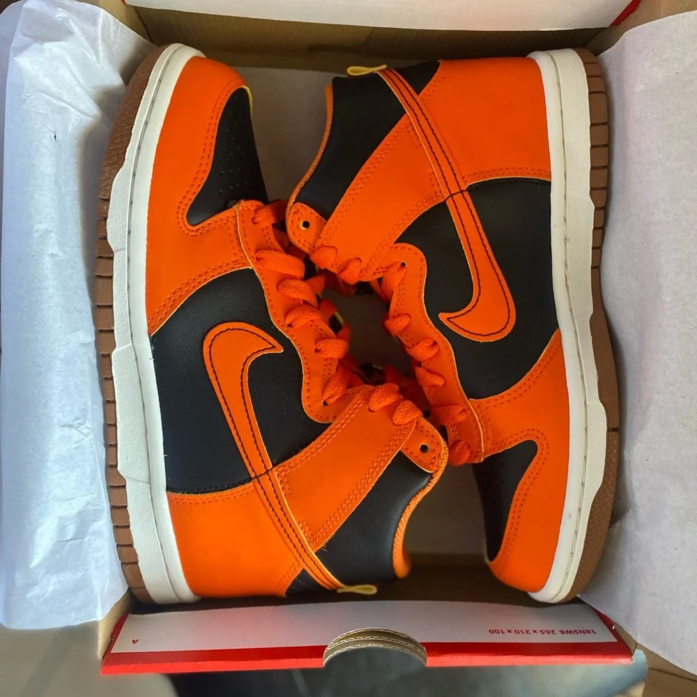 Nike - Picture 4 of 5